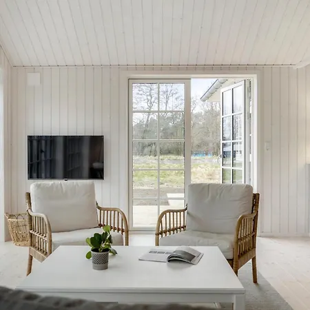 3 Bedroom Lovely In Aakirkeby