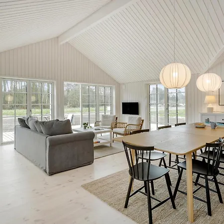 Casa vacanze 3 Bedroom Lovely In Aakirkeby *