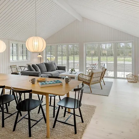 Casa vacanze 3 Bedroom Lovely In Aakirkeby Vester Somarken