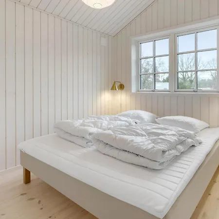 3 Bedroom Lovely In Aakirkeby *
