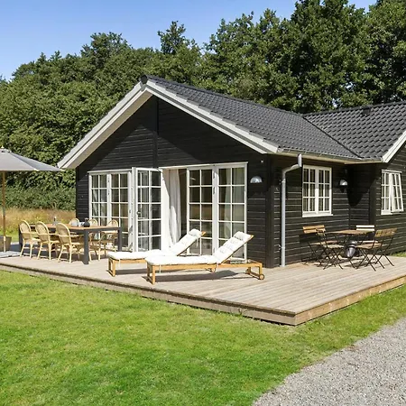 3 Bedroom Lovely In Aakirkeby Vester Somarken