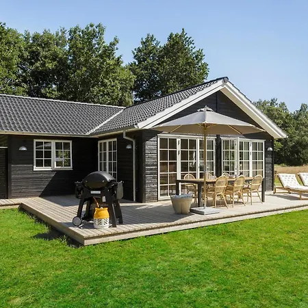3 Bedroom Lovely In Aakirkeby * Vester Sømarken
