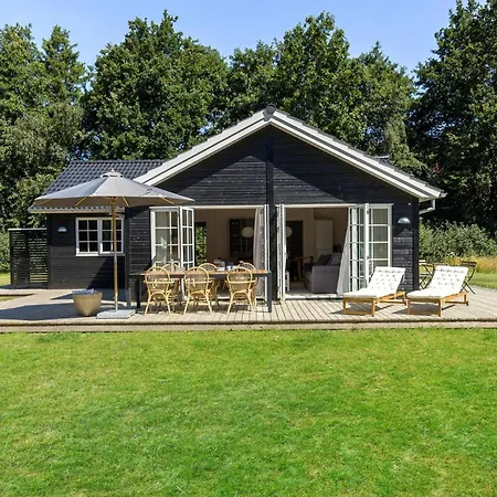 3 Bedroom Lovely In Aakirkeby 別荘 Vester Sømarken