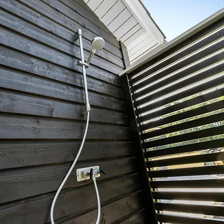 3 Bedroom Lovely In Aakirkeby Casa vacanze Vester Somarken