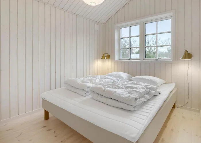 3 Bedroom Lovely In Aakirkeby *