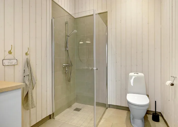3 Bedroom Lovely In Aakirkeby Hébergement de vacances *
