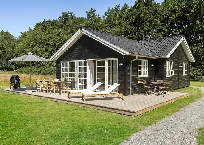 3 Bedroom Lovely In Aakirkeby Vester Somarken